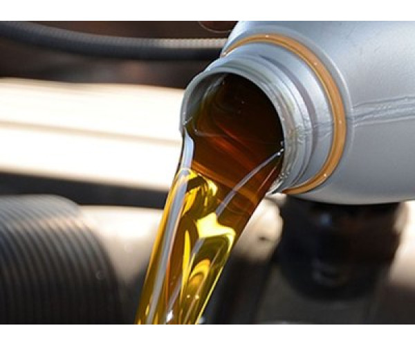 Что делать, если из трактора вытекает масло: причины, риски и правильные действия