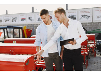 Порівняння популярних моделей тракторів: плюси та мінуси