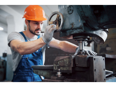 Токарні та фрезерні роботи: у чому основні відмінності?